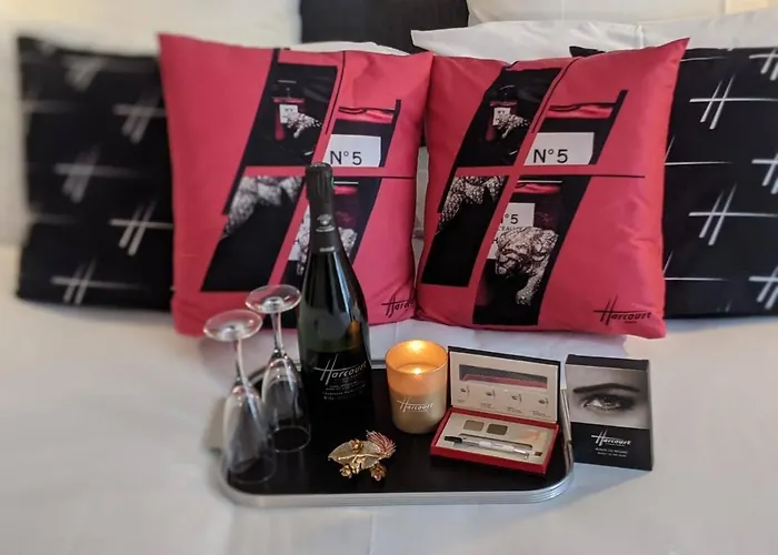 RESIDENCES HARCOURT - Ile Saint Louis - PARIS